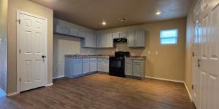 3 Bd / 2 Bath and great back yard Gallery 5