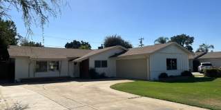 Beautiful 3-Bedroom Home with Upgraded Features & Fireplace! Gallery 1
