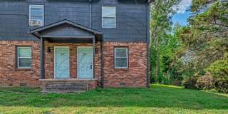 Spring Special (1/2 OFF 1st Month Rent): First Floor One Bedroom Updated Apartment with Laundry Hook Ups! Gallery 1