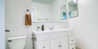 1951 Frank St. / 2519 Virginia Ave Gallery 43