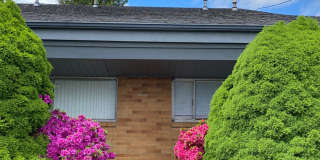 Downtown Renton Apartment W/S/G and 2 parking spaces included Downtown Renton Apartment W/S/G and 2 parking spaces included Gallery 1