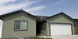 Beautiful Newer 3-Bedroom, 2-Bathroom Single-Family Gallery 1