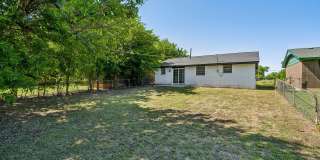 Charming 3 Bedroom Home with Spacious Backyard Gallery 30