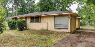 Charming 3-Bedroom Rental Home with Great Location Charming 3-Bedroom Rental Home with Great Location Gallery 1
