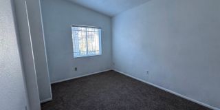 Bright & Spacious 2 Bedroom Condo with Vaulted Ceilings in Phoenix Gallery 10