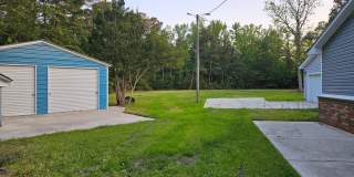 Beautiful renovated 3 bed, 1.5 bath unfurnished home located in Hampstead Gallery 4
