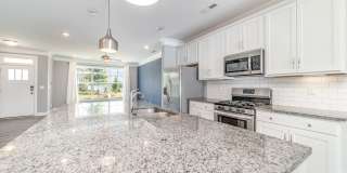 Charming 2BR Townhome in Charlotte Gallery 4