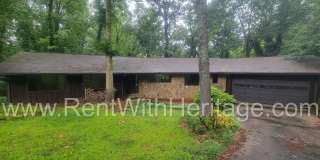 Charming Cabin Style Home on 1.3 Acres / Finished Basement / Great Location Gallery 1