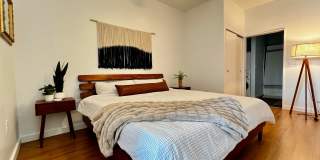 1914 Main St Gallery 32