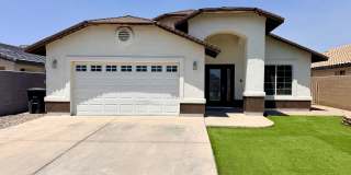 San Luis Large Home with Solar Panels and Fenced Back Yard ( Incluye Solares) Gallery 1