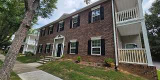 Beautiful 1 Bed/1 Bath Condo - Open Floor Plan - Large Kitchen - Covered Balcony - Community Pool - Secured Building Gallery 1