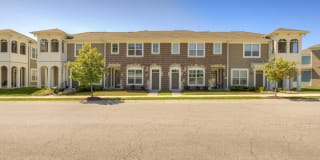 Linden Square Gallery 9