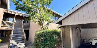 Cozy upstairs Condo in Auburn. Pets welcome!! Gallery 1