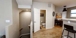 Fully Furnished Downtown 2 Bed, 4 Bath Executive Townhouse Gallery 21