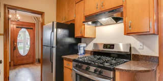 Charming 4 Bedroom/1.5 Bath Home for Rent Gallery 17