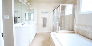 Spacious Home in Port Potomac Gallery 22