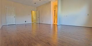 422 W Oak Street Gallery 17