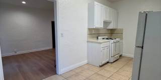 1534 Winona Blvd. Gallery 16