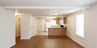 Woolen Mills Duplex Convenient to Pantops & Downtown Gallery 3