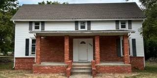 Leasing Now!!! 4 Bedroom 2 Bathroom home, private parking. Gallery 1