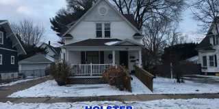 Spacious 1-bedroom Upper Near UWSP Campus Gallery 1