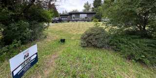 3 Bed, 1 Bath Home in Ferndale with Garage Gallery 1