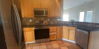 Room in 4 Bedroom Home at Hampton Pl Dr Gallery 3