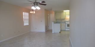 2br/2ba Duplex with Lakeview Gallery 4