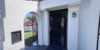 Charming Spanish-Style Home for Lease Gallery 17