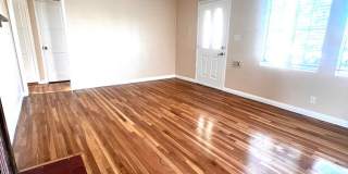 Single Family. 3-bed Home - Desireable Neighborhood! Gallery 10
