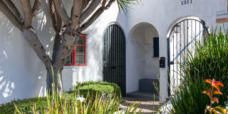 Charming comfy Studio in La Jolla Village! Gallery 3