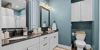 This luxurious townhouse on Cherry St. Gallery 32