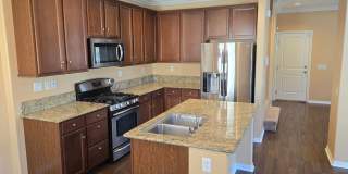 Beautifully maintained 2-bedroom, 2.5-bath with Loft • 1,504 sqft & 2-car garage. Gallery 3