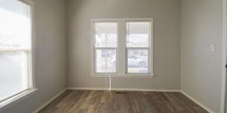 Beautiful 2 Bed 1 Bath in Quiet Area Gallery 7