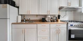 370 8th Ave Gallery 11