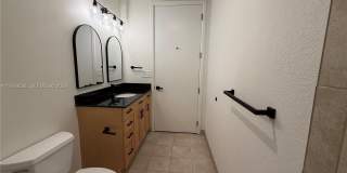 150 E Robinson St Gallery 10