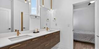 Spacious 3BR Townhome in Charlotte Gallery 5
