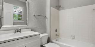 3 bedroom 2 bath home in Village Green Gallery 22