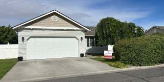 1537 Foxglove Gallery 1
