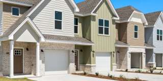 Beautifully Upgraded 3B/2.5B Tuscan Village Townhome near Destin Harbor, Bay, and Beaches Gallery 1