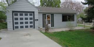 Studio House with 1 Car Garage Near Colleges Studio House with 1 Car Garage Near Colleges Gallery 1