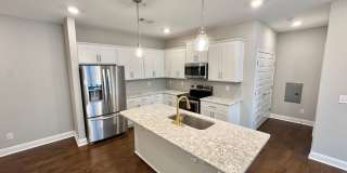 2 Bed, 2 Bath Condo with Garage Close to Downtown Franklin Gallery 9