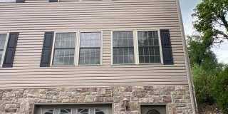 2 Bedroom, 2.5 Bath Townhome Near Med Center - Available 8/5! Gallery 1