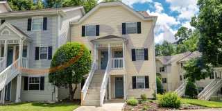 221 Schultz Street – 2BR/2.5BA Townhome in Chapel Hill – Water Included! Gallery 1