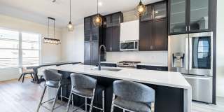 Exquisite 3-bedroom, 3.5-bath, 2-car garage townhome in downtown Tyler! Gallery 12
