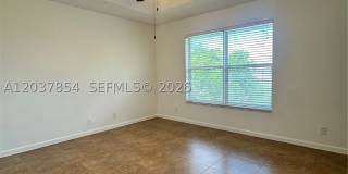 5541 NW 90th Ter Gallery 8