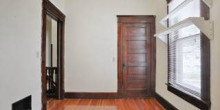 4 Bedroom , 2 Bath Newly Renovated house - Right off of High St Gallery 23