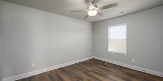 2801 Tulip Drive Gallery 24