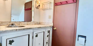 2 Bed / 2 Bath Lakeview Bellevue cottage $3,295/month Gallery 18