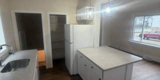 Remodeled West Side 3 Bedroom House Gallery 4
